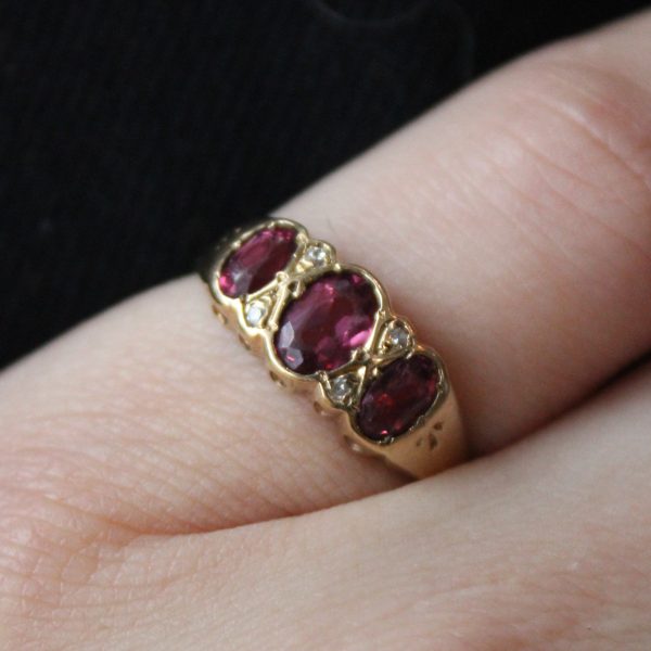 1987 Birmingham Hallmarked Garnet Three Stone Ring | 1.00ctw | SZ 7 | Online now