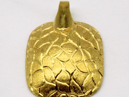 24k Yellow Gold Shell Pattern Pendant For Sale